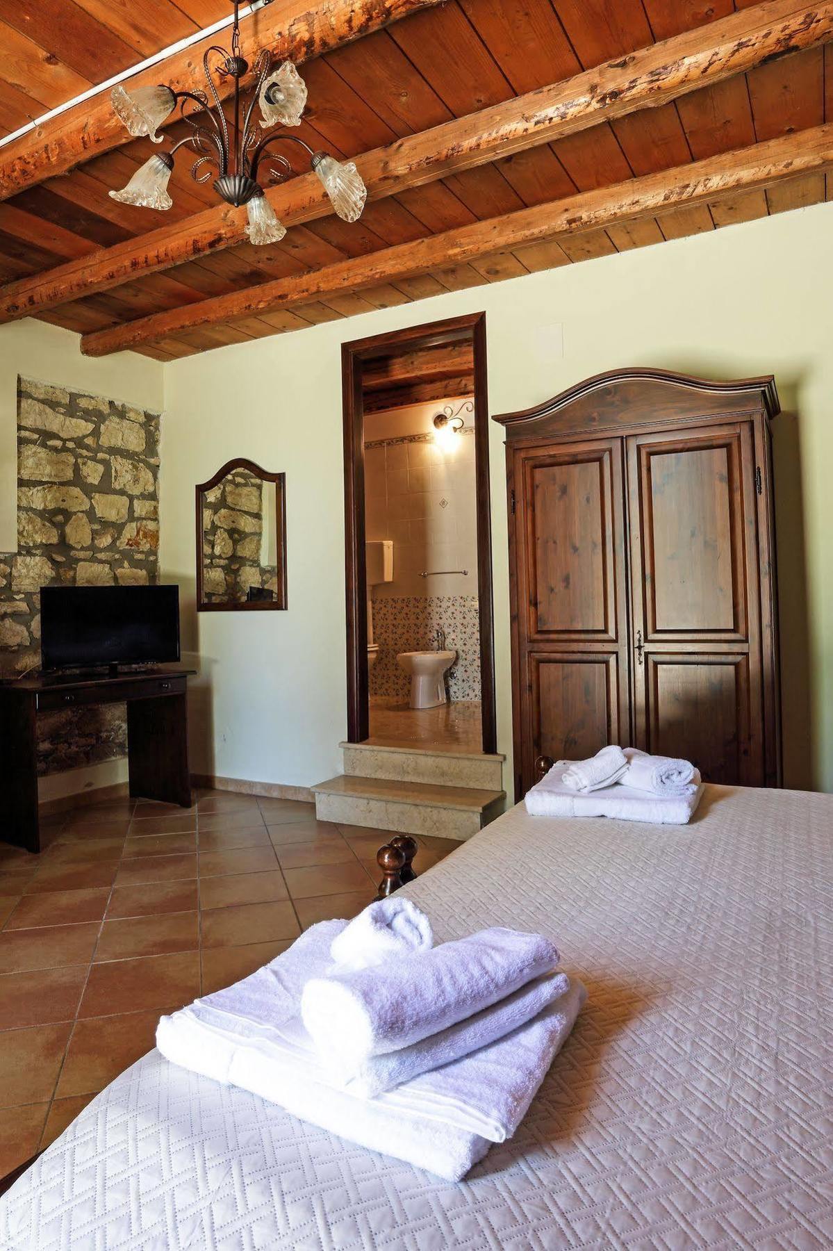 Agriturismo Tenute Pollara Roccamena Экстерьер фото